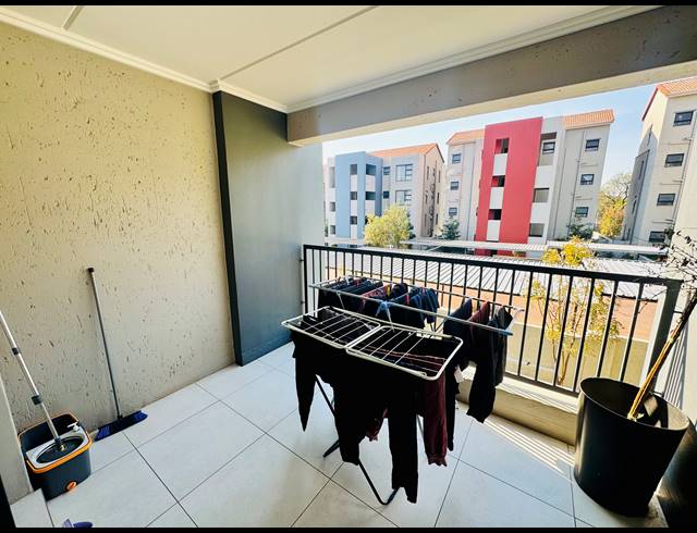 2 BEDROOM FLAT FOR SALE IN MAROELADAL